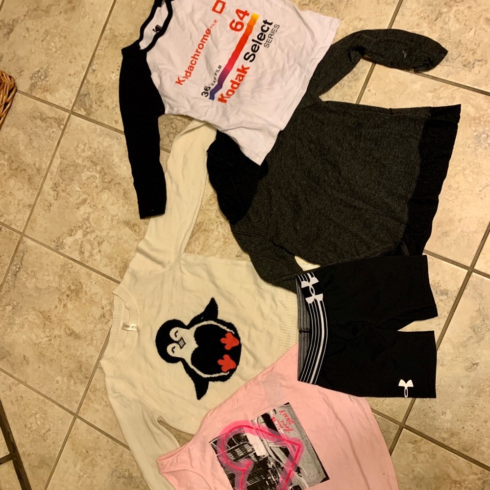 Multiple girls clothes - Picture 2 of 8